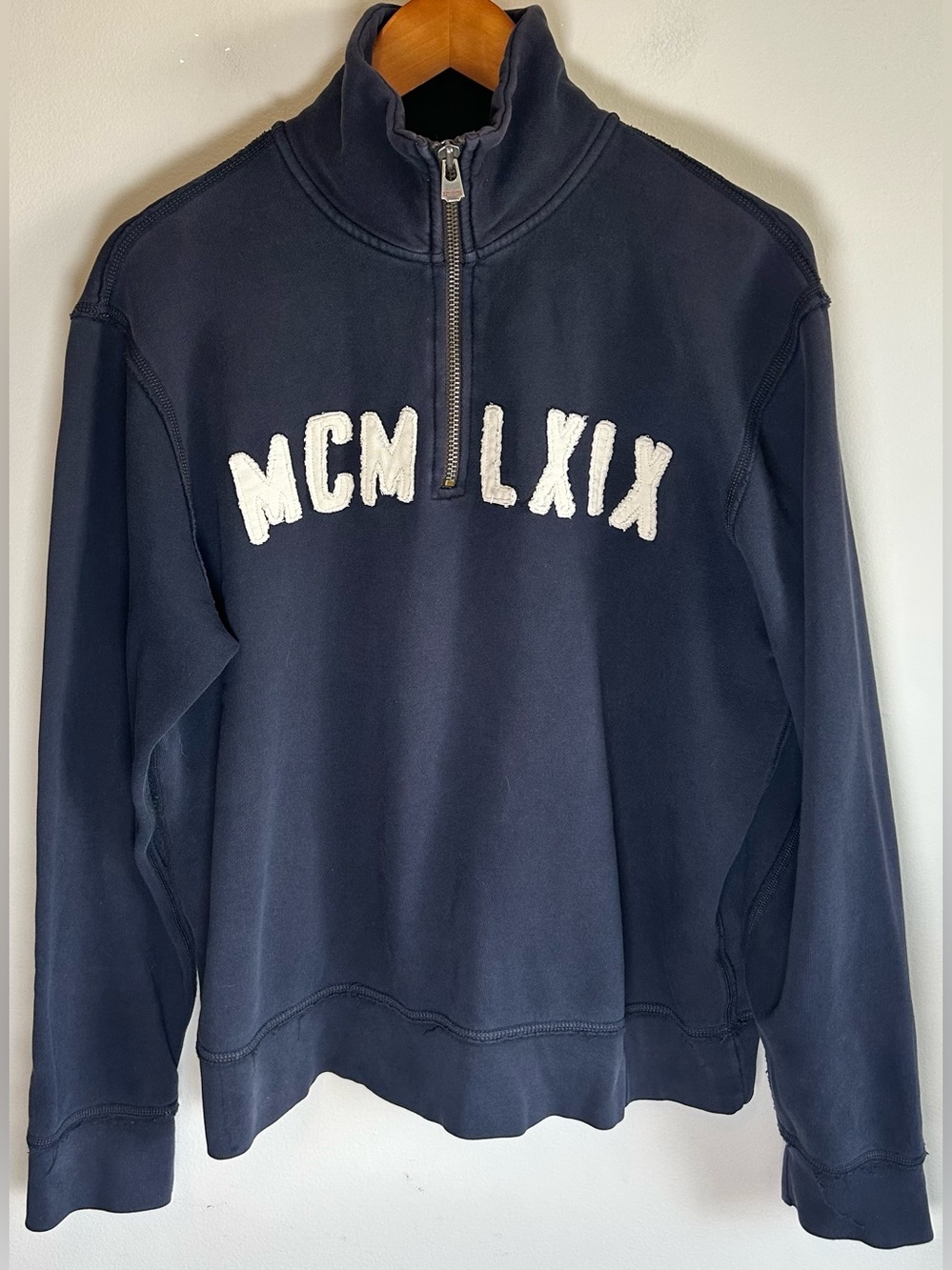 GAP Men’s 1/4 Zip Pullover Sweatshirt Sz M Navy Roman Numerals 1969 Unisex Y2K